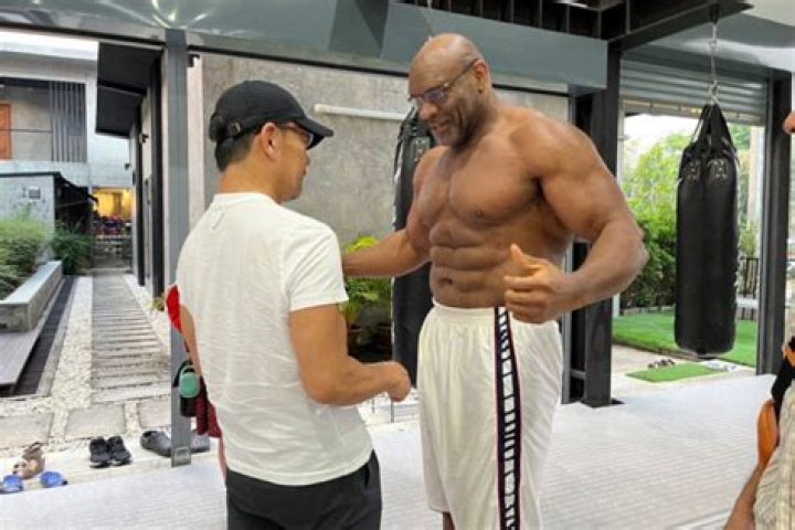How tall is Bob Sapp