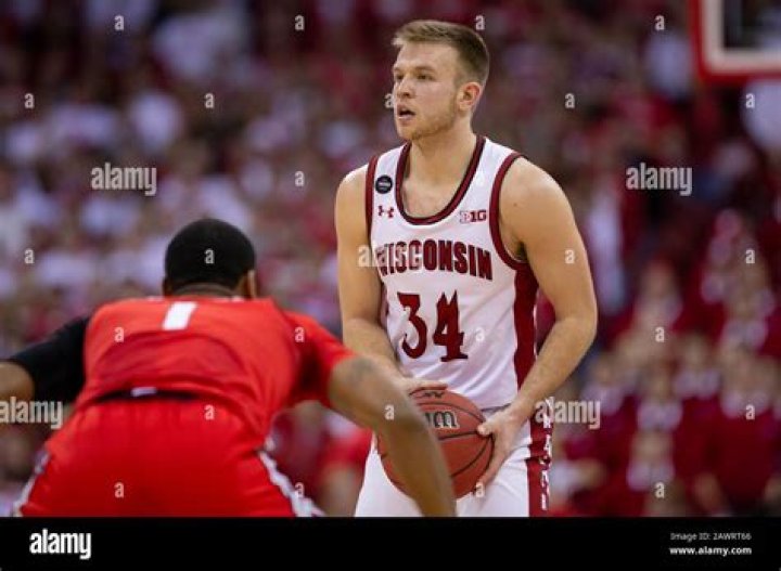 Brad Davison Biography, Age, Height, Wife, Net Worth, Family