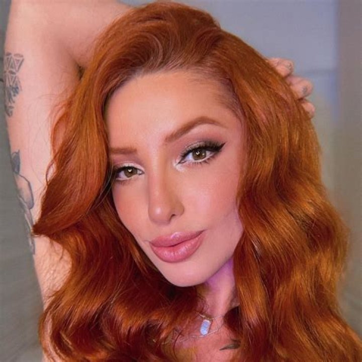 Brenda Paixão (Reality Star) - Age, Birthday, Bio, Facts, Family, Net Worth, Height & More