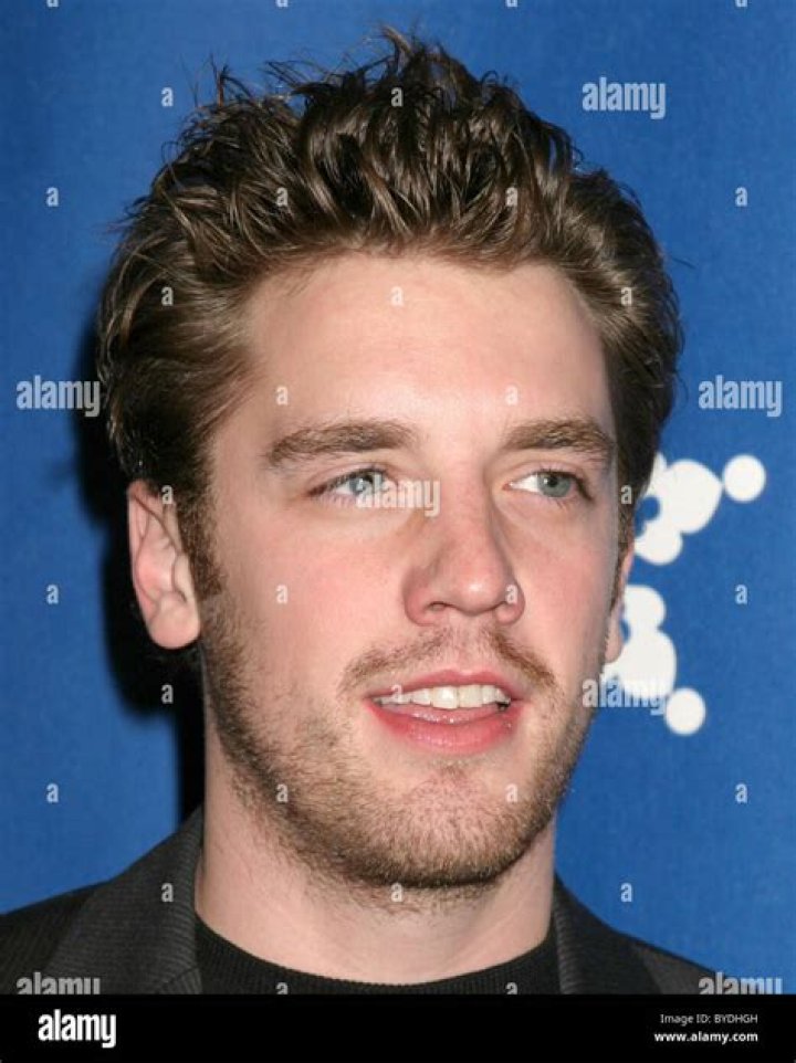 Bret Harrison (TV Actor) - Age, Birthday, Bio, Facts, Family, Net Worth, Height & More