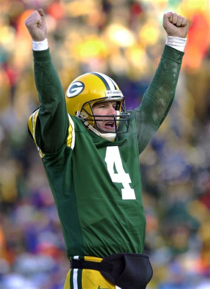 How tall is Brett Favre
