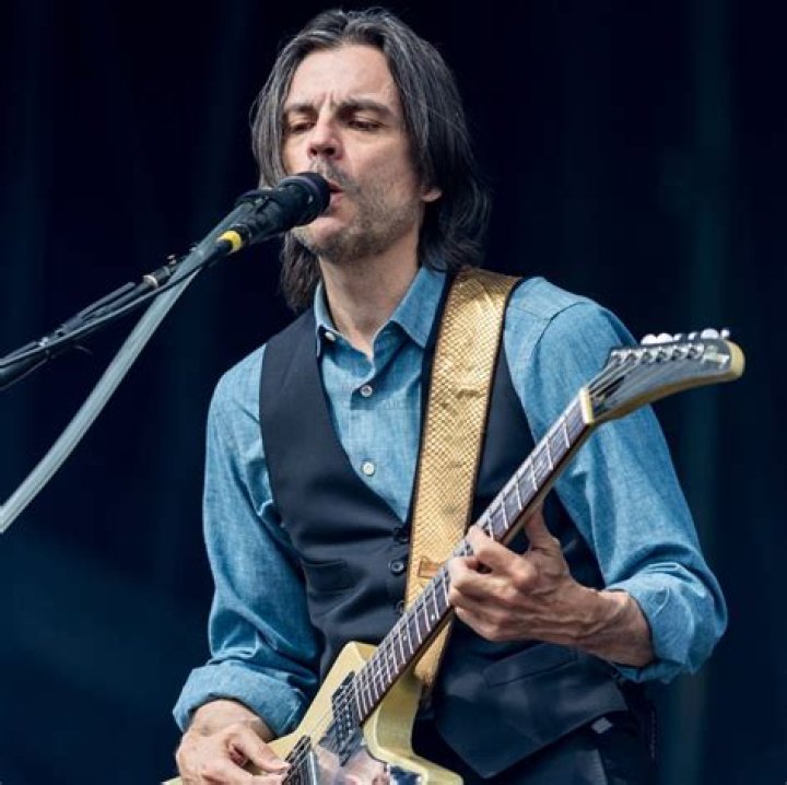 Brian Bell Biography, Age, Height, Wife, Net Worth, Family