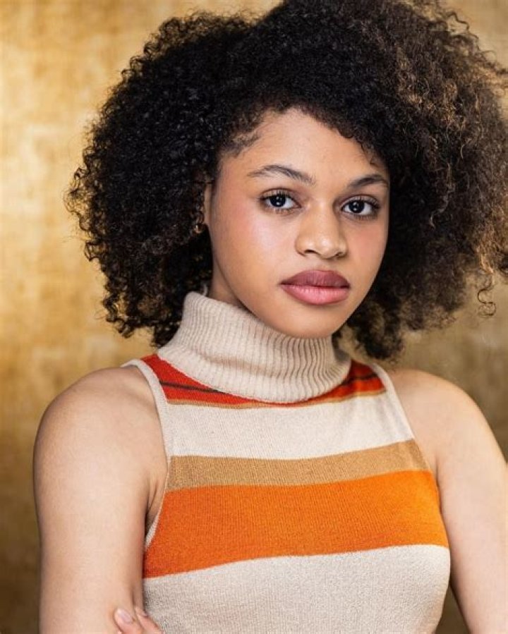 Briana Roy (Actrice de cinéma) - Âge, anniversaire, biographie, faits, famille, valeur nette, taille et plus