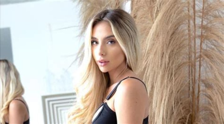 Briinic (Model) - Age, Birthday, Bio, Facts, Family, Net Worth, Height & More