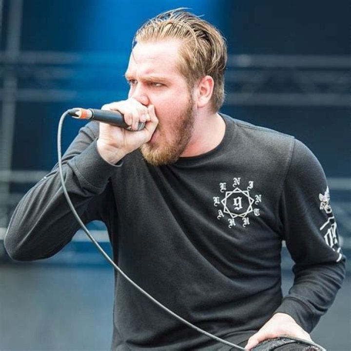 Briton Bond (Rock Singer) - Age, Birthday, Bio, Facts, Family, Net Worth, Height & More