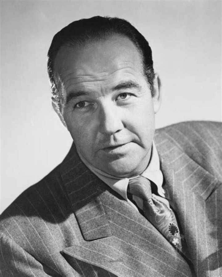 How tall is Broderick Crawford
