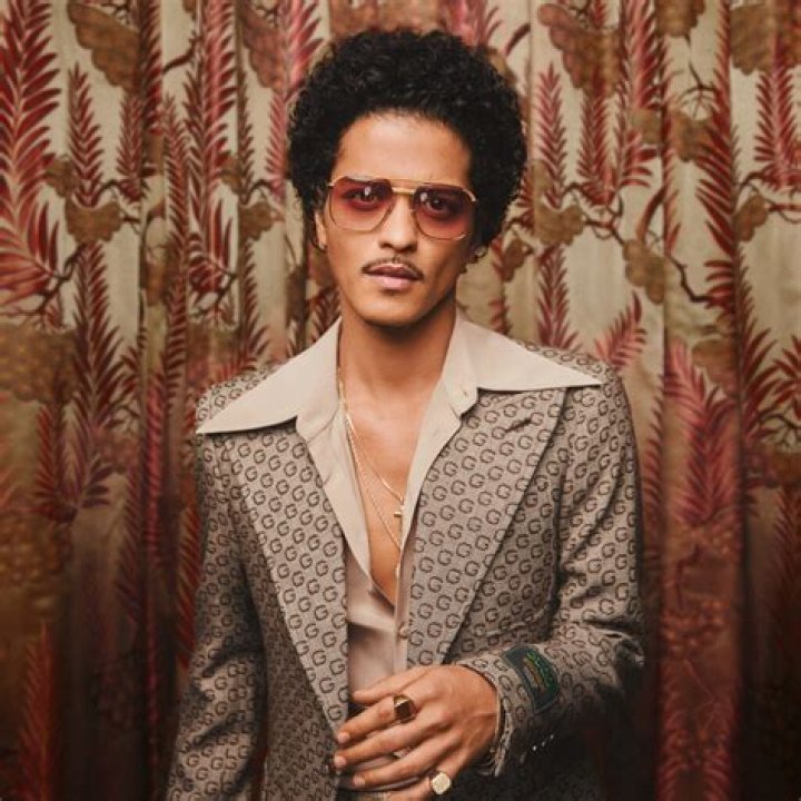 Bruno Mars (Pop Singer) - Age, Birthday, Bio, Facts, Family, Net Worth, Height & More