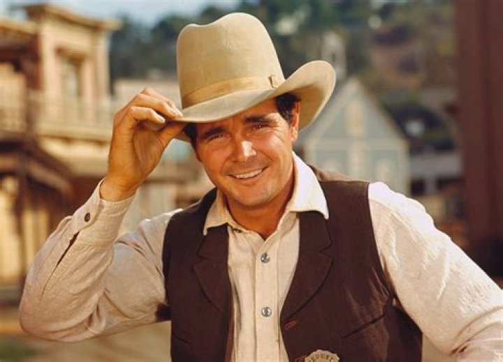 Buck Taylor (TV Actor) - Age, Birthday, Bio, Facts, Family, Net Worth, Height & More