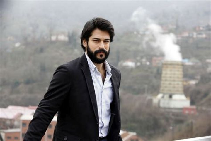 Burak Özçivit Biography, Age, Height, Wife, Net Worth, Family