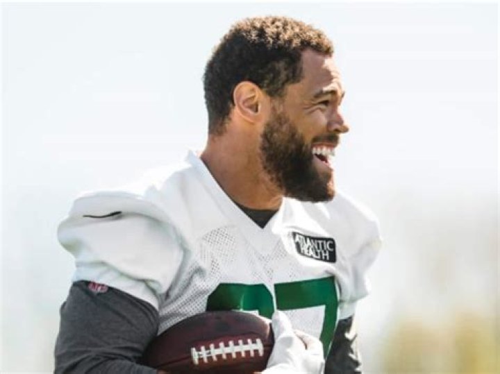 C. J. Uzomah biografía, edad, altura, esposo, net worth, familia