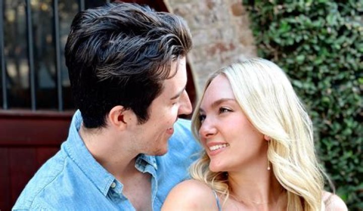 Cade Mosser (Instagram Star) - Age, Birthday, Bio, Facts, Family, Net Worth, Height & More