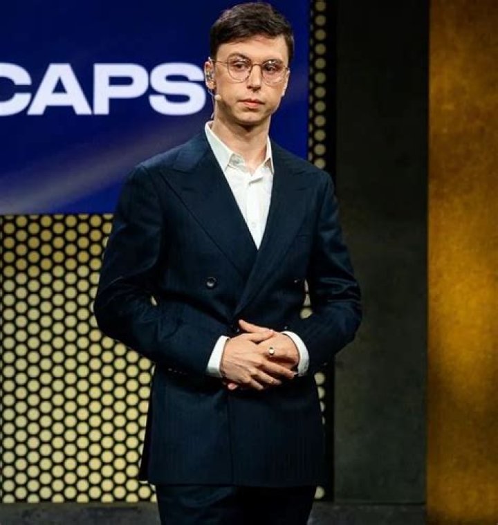 Age, Girlfriend, Net Worth, Family, Height & BIO