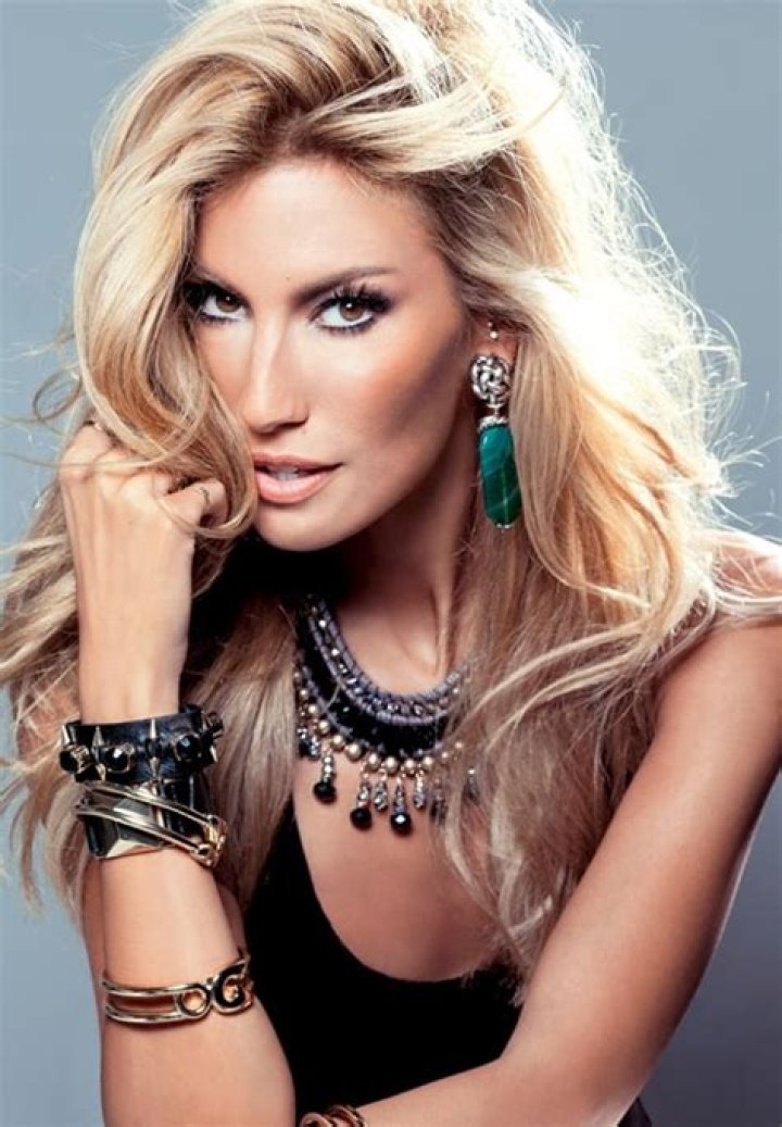 Cagla Sikel (TV Actress) - Yaş, Doğum Günü, Biyo, Gerçekler, Aile, Net Değer, Boy ve Daha Fazlası