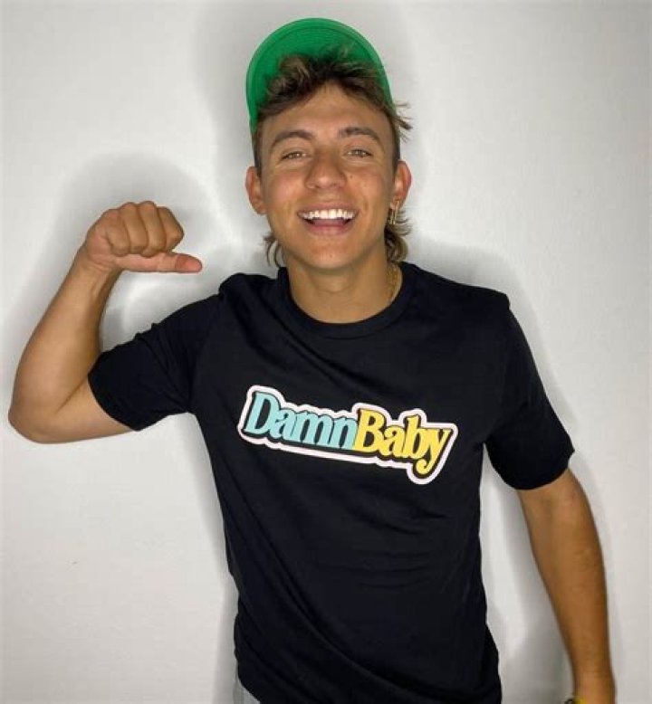 Cale Saurage (TikTok Star) - Age, Birthday, Bio, Facts, Family, Net Worth, Height & More