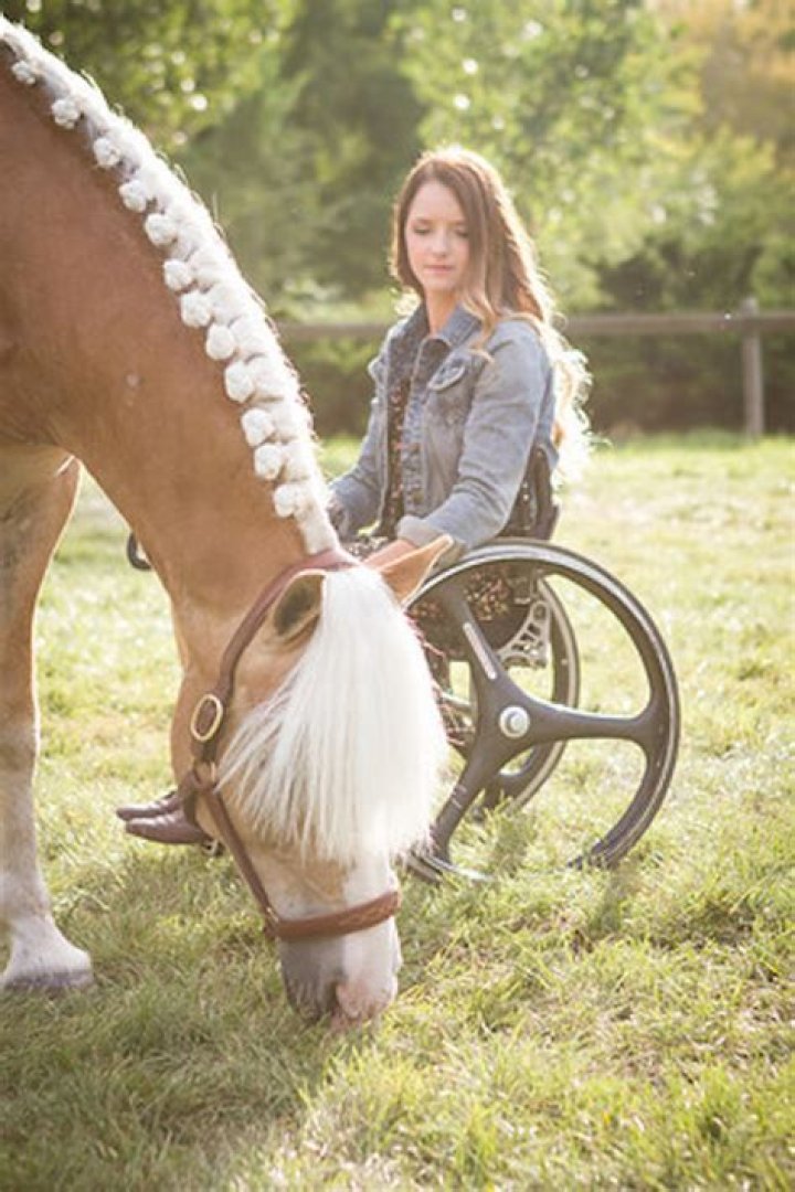 Cambry Kaylor (Instagram Star) - Age, Birthday, Bio, Facts, Family, Net Worth, Height & More