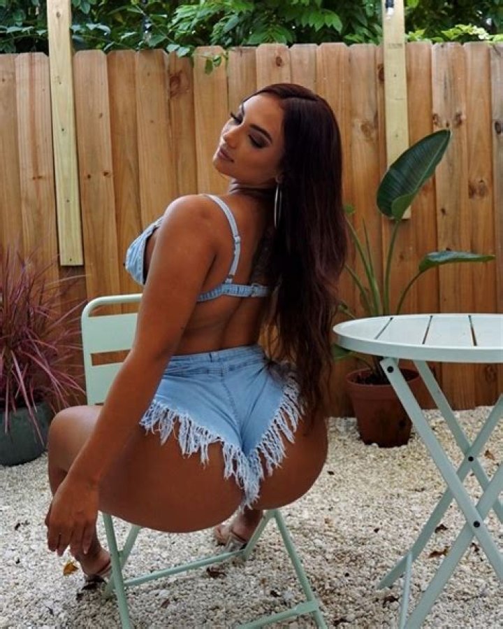 Camila Bernal (Instagram Star) - Age, Birthday, Bio, Facts, Family, Net Worth, Height & More