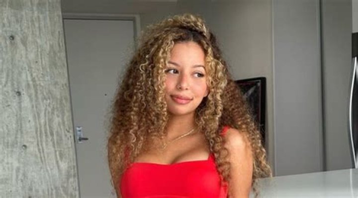 
Camila Elle Height, Weight, Net Worth, Age, Birthday, Wikipedia, Who, Instagram, Biography 