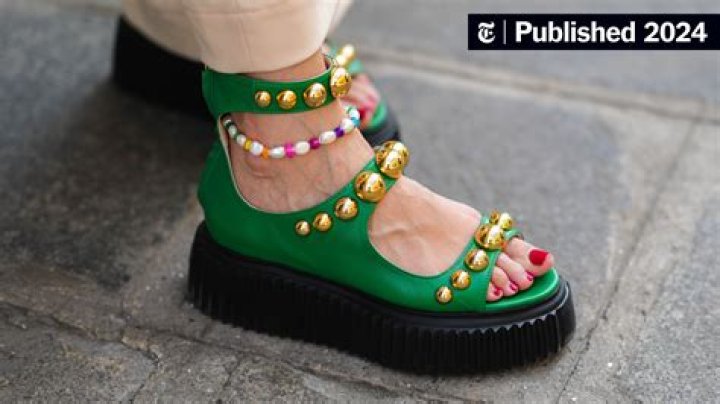 Can you wear open toed shoes after Labor Day?