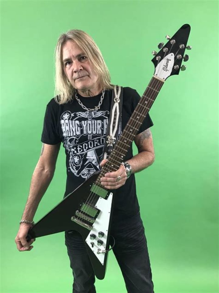 Carlos Cavazo (Guitarist) - Age, Birthday, Bio, Facts, Family, Net Worth, Height & More
