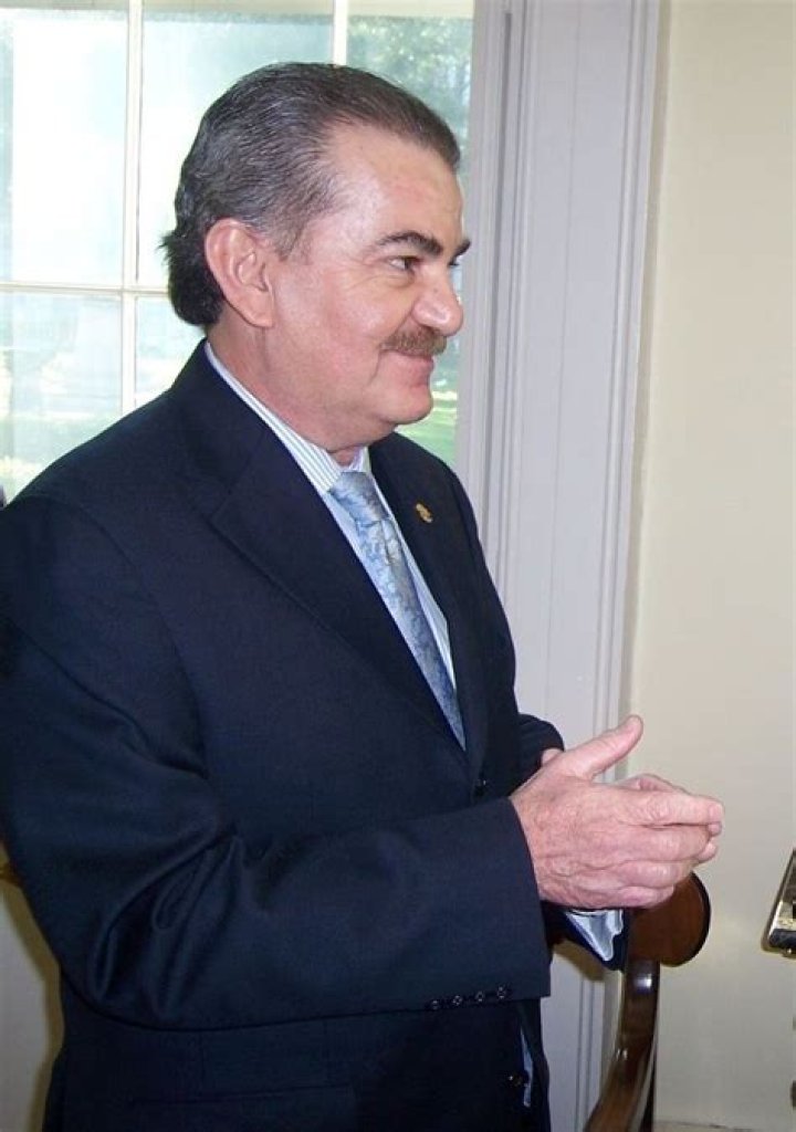 Carlos Flores Vizcarra Biography, Age, Height, Wife, Net Worth, Family