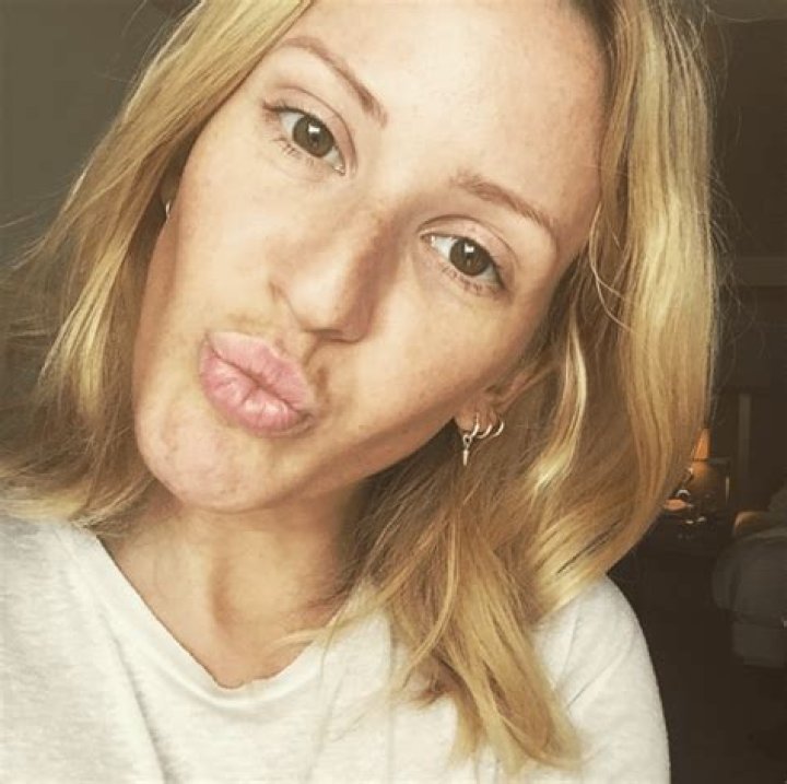 WHOACarmen Electra Posts a Selfie Without Makeup, and Fans Barely Recognize Her!