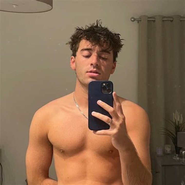 Carmie Sellitto (YouTube Star) - Age, Birthday, Bio, Facts, Family, Net Worth, Height & More