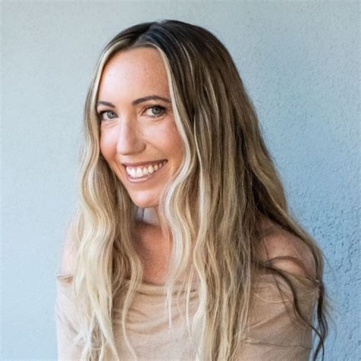 Caroline Kepnes Biography, Age, Height, Husband, Net Worth, Family