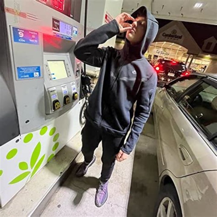 Cashout Mike (Rapper) - Age, Birthday, Bio, Facts, Family, Net Worth, Height & More