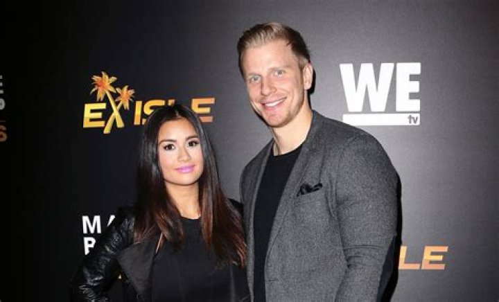Aww!‘Bachelor’ Alum Catherine Giudici Hugs Growing Baby Bump in Adorable New Instagram Photo