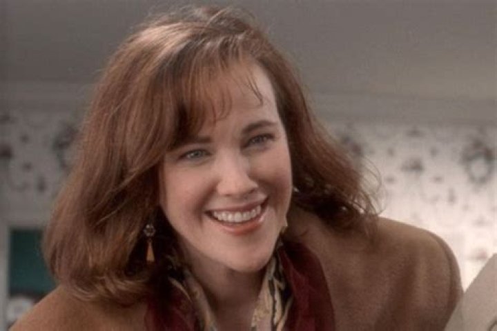 Catherine O'Hara (TV Actress) - Age, Birthday, Bio, Facts, Family, Net Worth, Height & More