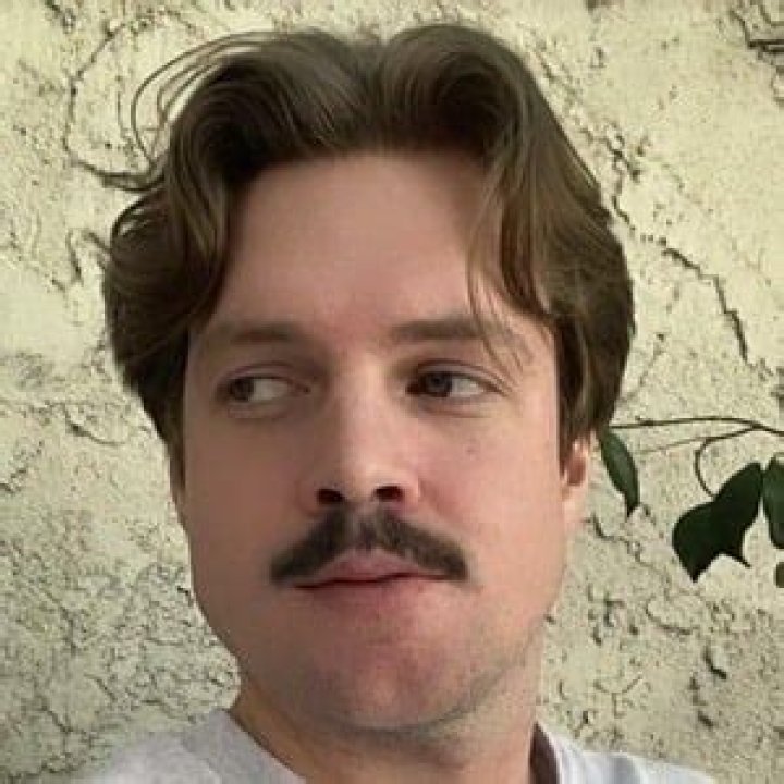 CaucasianJames (Twitter Star) - Age, Birthday, Bio, Facts, Family, Net Worth, Height & More