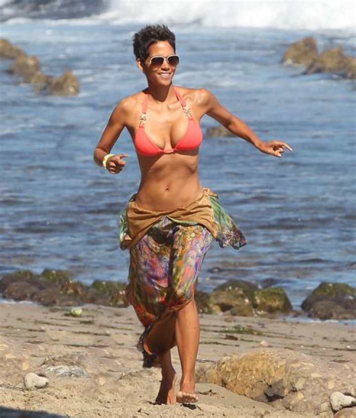 Celebrities Over 40 Who Look Fabulous in Bikinis! See Photos of Elizabeth Hurley, Jennifer Aniston and More