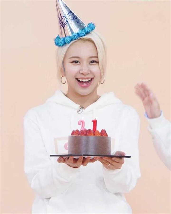 
Chaeyoung Height, Weight, Net Worth, Age, Birthday, Wikipedia, Who, Nationality, Biography 