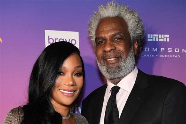 Charles Oakley (Basketball Player) - Age, Birthday, Bio, Facts, Family, Net Worth, Height & More