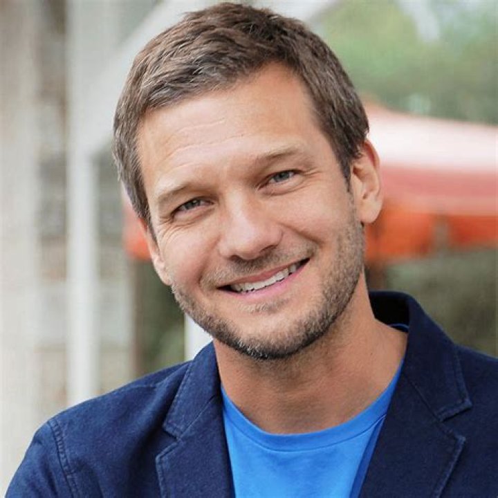 Charlie Luxton Biography, Age, Height, Wife, Net Worth, Family