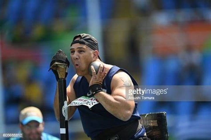 Che Jon Fernandes Biography, Age, Height, Wife, Net Worth, Family