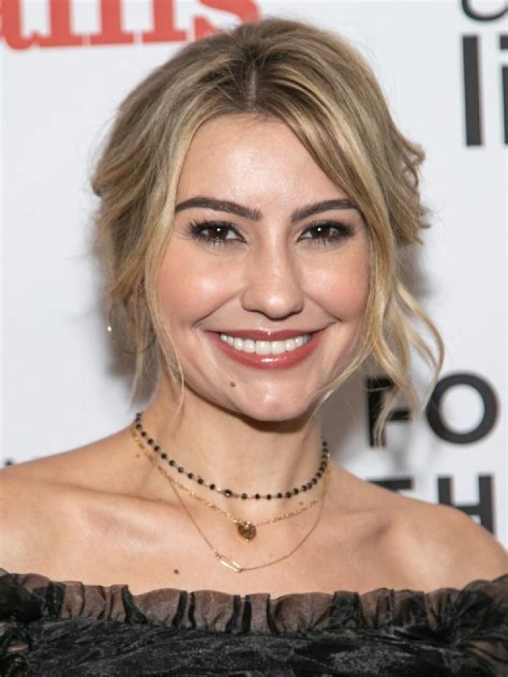 Chelsea Kane (TV Actress) - Age, Birthday, Bio, Facts, Family, Net Worth, Height & More