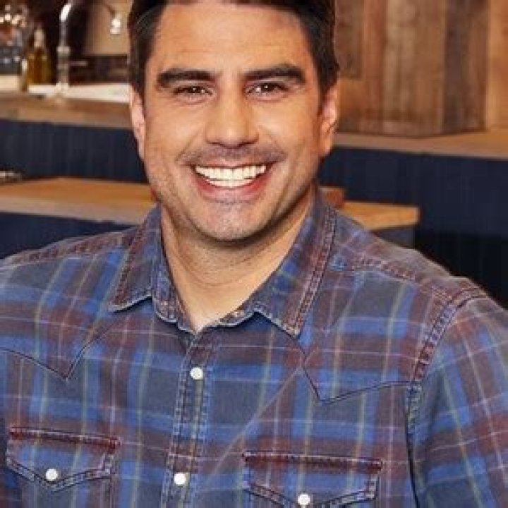 Chris Bavin Biography, Age, Height, Wife, Net Worth, Family
