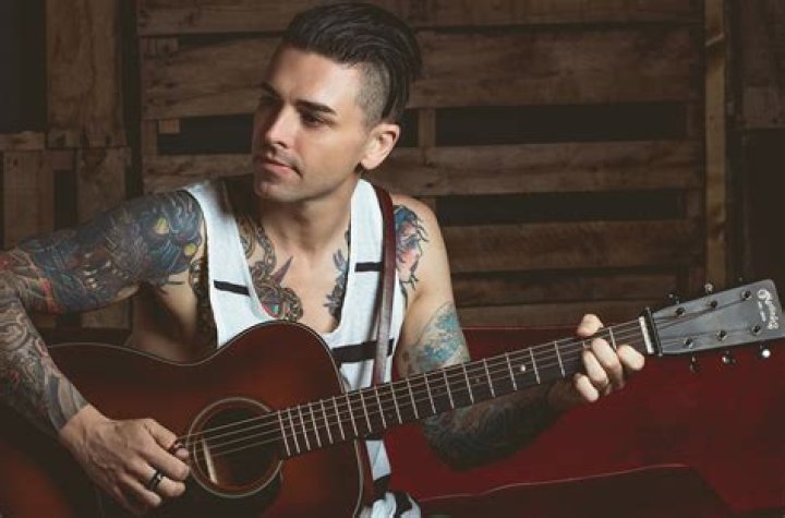 Chris Carrabba (Guitarist) - Age, Birthday, Bio, Facts, Family, Net Worth, Height & More