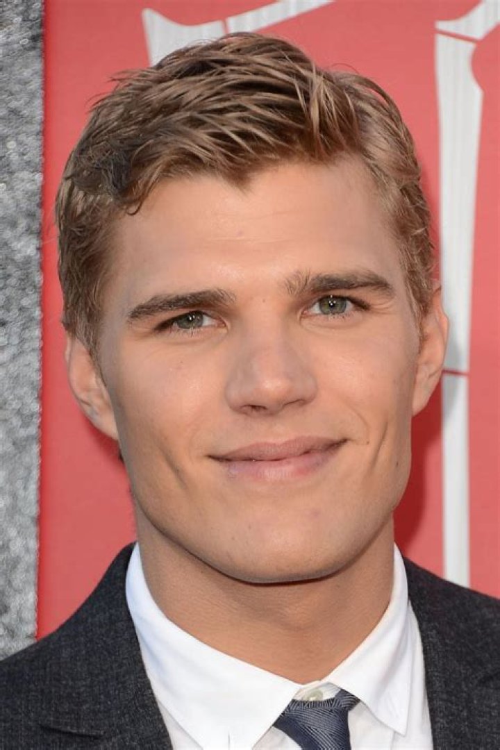 Chris Zylka Biography, Age, Height, Wife, Net Worth, Family