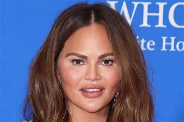 Chrissy Teigen Height, Weight, Net Worth, Age, Birthday, Wikipedia, Who, Nationality, Biography