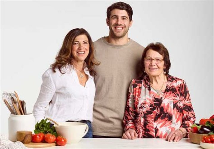 
Christian Petracca Family – Meet His Brothers Parents And Girlfriend On Instagram 