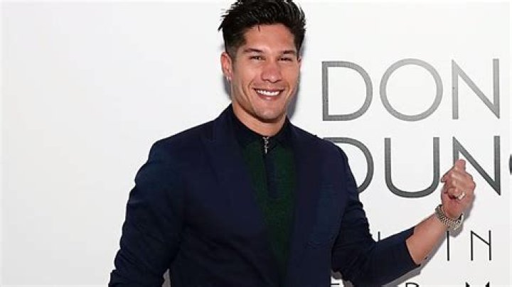 Chyno Miranda (Pop Singer) - Age, Birthday, Bio, Facts, Family, Net Worth, Height & More