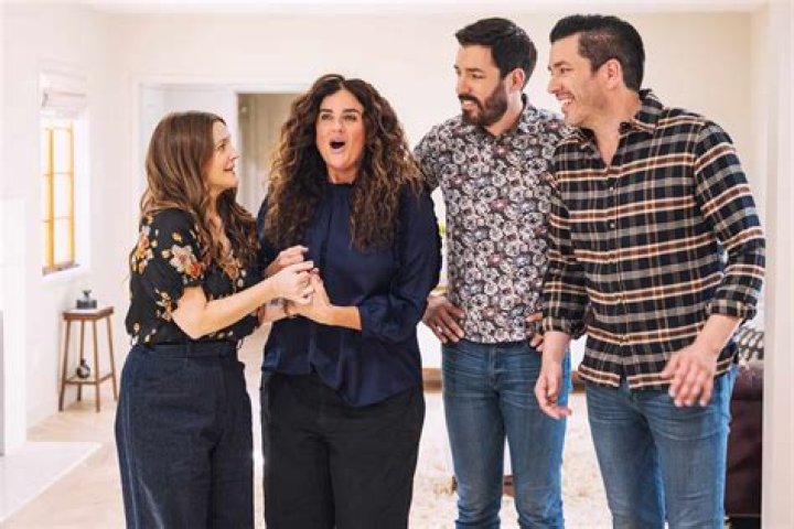 
Cindy Crawford Surprises Trainer of 17 Years and Husband, Who Beat Addiction and Cancer, with Home Makeover 