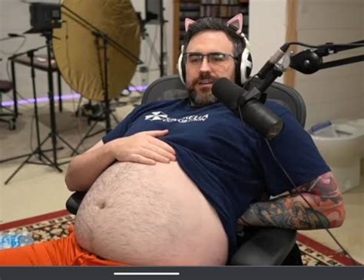 CinnamonToastKen (YouTube Star) - Age, Birthday, Bio, Facts, Family, Net Worth, Height & More