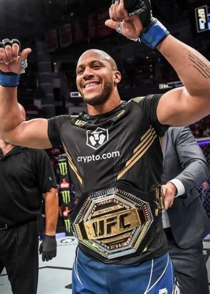 Ciryl Gane Height, Weight, Net Worth, Age, Birthday, Wikipedia, Who, Nationality, Biography