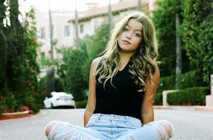 Claire RockSmith Biography - Wiki, Age, Parents, Boyfriend, Height, Birthday, Net worth & More