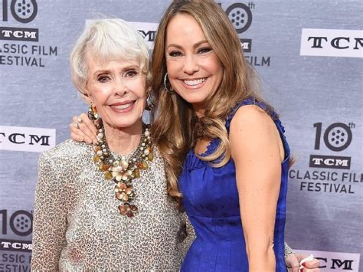 Claudia Cowan (Journalist) - Age, Birthday, Bio, Facts, Family, Net Worth, Height & More