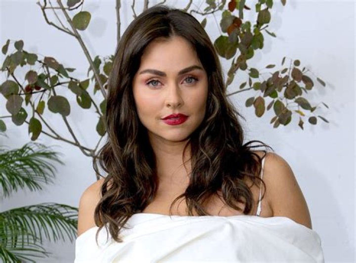 Claudia Martin Biography, Age, Height, Husband, Net Worth, Family