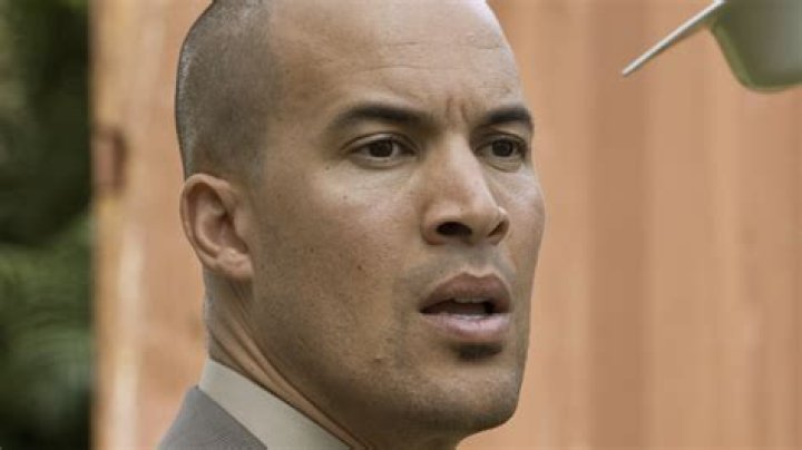 How tall is Coby Bell